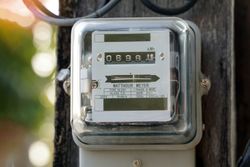 Facturile la energie ar putea fi plafonate la 1 leu/kWh, pentru anumiți români Facturile la energie ar putea fi plafonate la 1 leu/kWh, pentru anumiți români